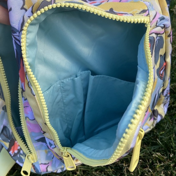 Vera Bradley - Lighten Up Sling Backpack - Picture 8 of 13